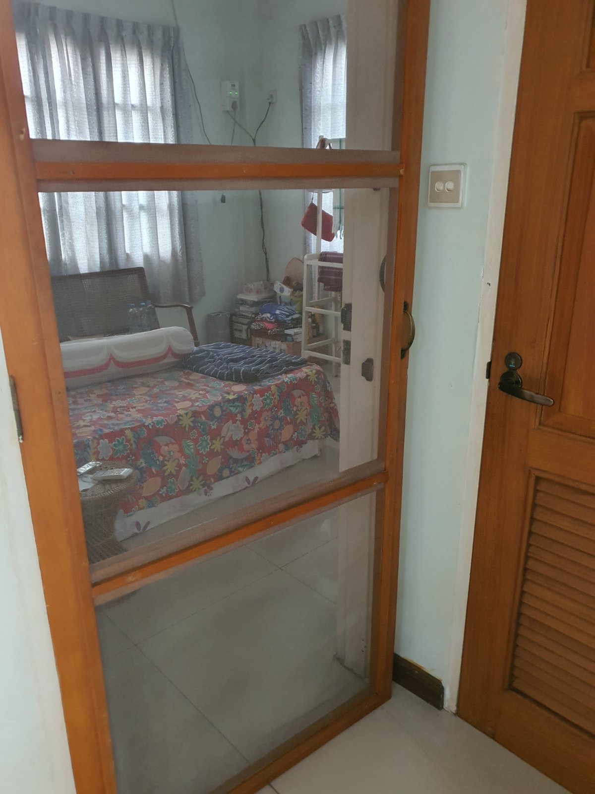 မရမ်းကုန်းမြို့နယ်၊ ရွှေနှင်းဆီလမ်းရှိ (၂) ထပ်တိုက် အိမ်နှင့်ခြံ သန့်သန့်လေး ရောင်းရန်ရှိသည်